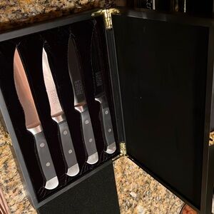 The Capital Grille Set of 4 Steak Knives in Wood Presentation Box BNIB